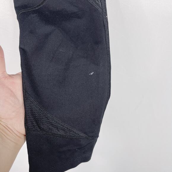 Lorna Jane XSmall XS Black Faux Leather Mesh Pieced Capri Leggings Workout - Picture 6 of 9